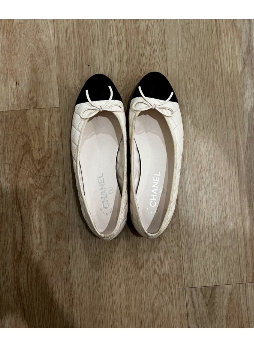 CHANEL WHITE/BLACK BALLET FLATS - 38